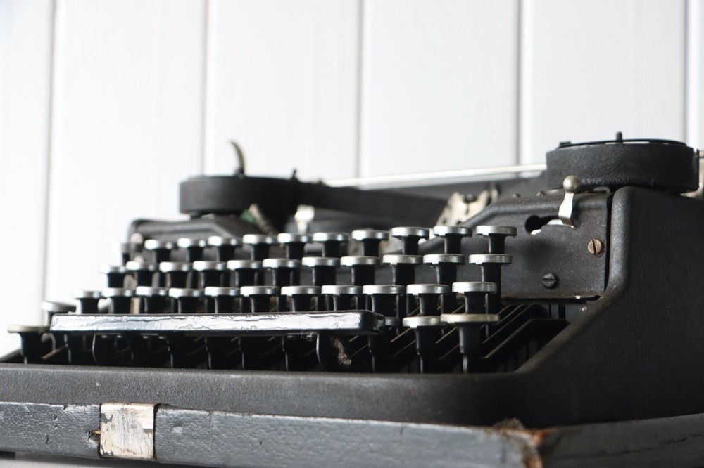 Antique Underwood Portable Typewriter - Excellent Working Condition!