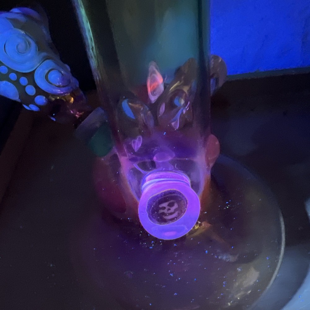 Travis Wigger Snodgrass Apprentice Bong UV reactive FTP
