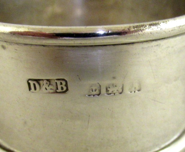 Solid Silver - SMALL, PRETTY NAPKIN RING - Hallmarked:- BIRMINGHAM 1925