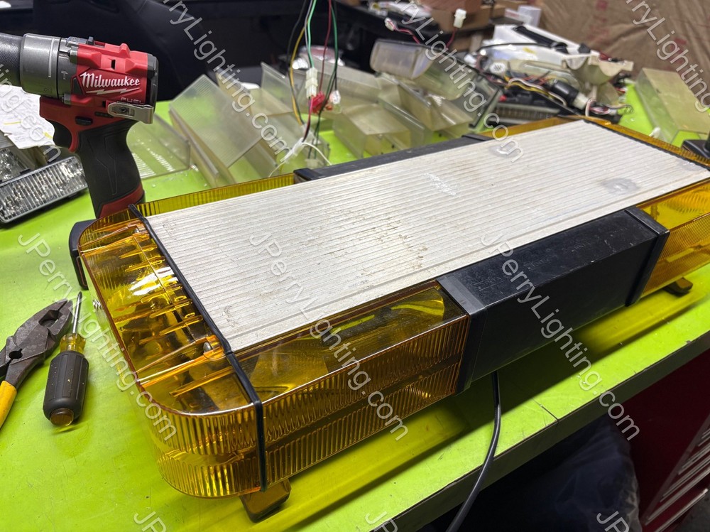 ONE Whelen Edge 9000 Mini BASIC Light Bar 26-28”