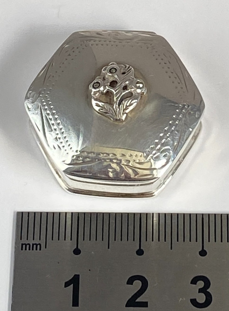 Vintage Solid Silver Hinged Pill Trinket Box Hexagonal Raised Ornate Floral Lid