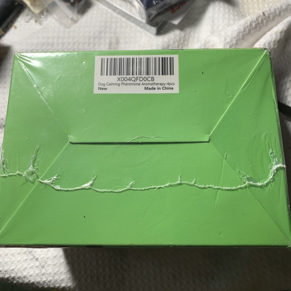 Dog Calming Pheromone Diffuser Kit for Dog Anxiety / 2 Diffusers & 4 Refills ￼