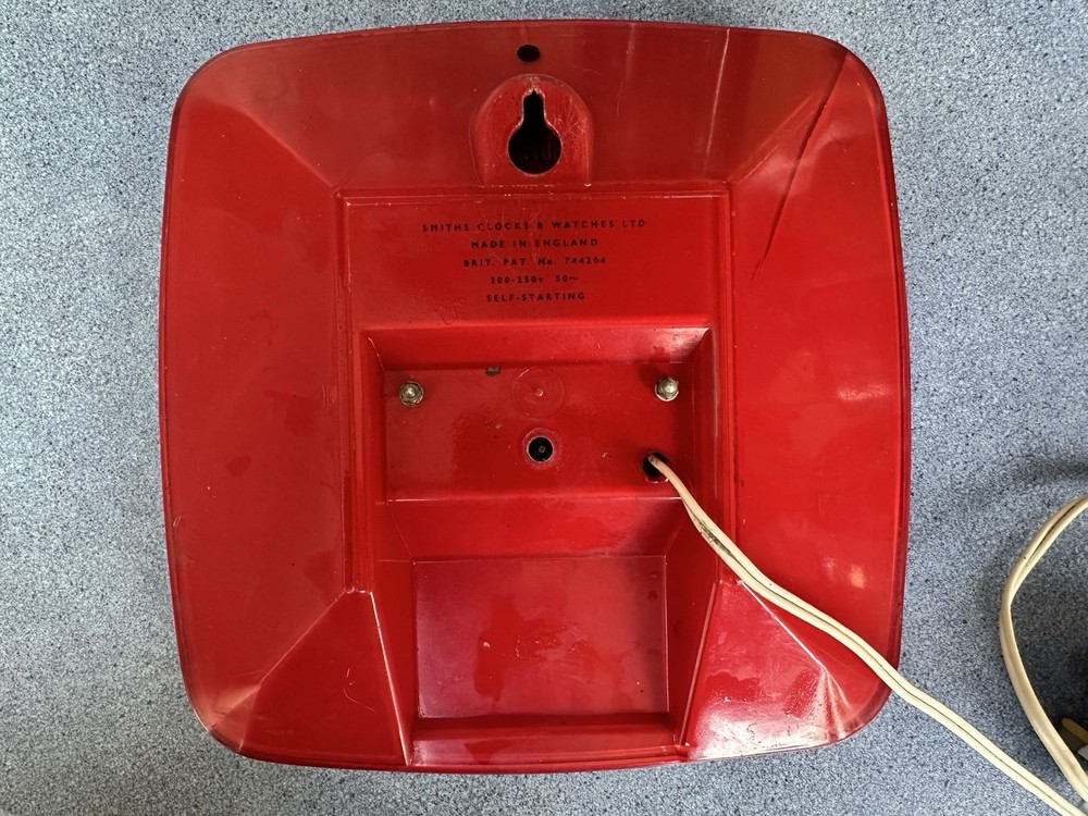 Retro Smiths Red Plastic Sectric Wall Clock 20 x 20 cm