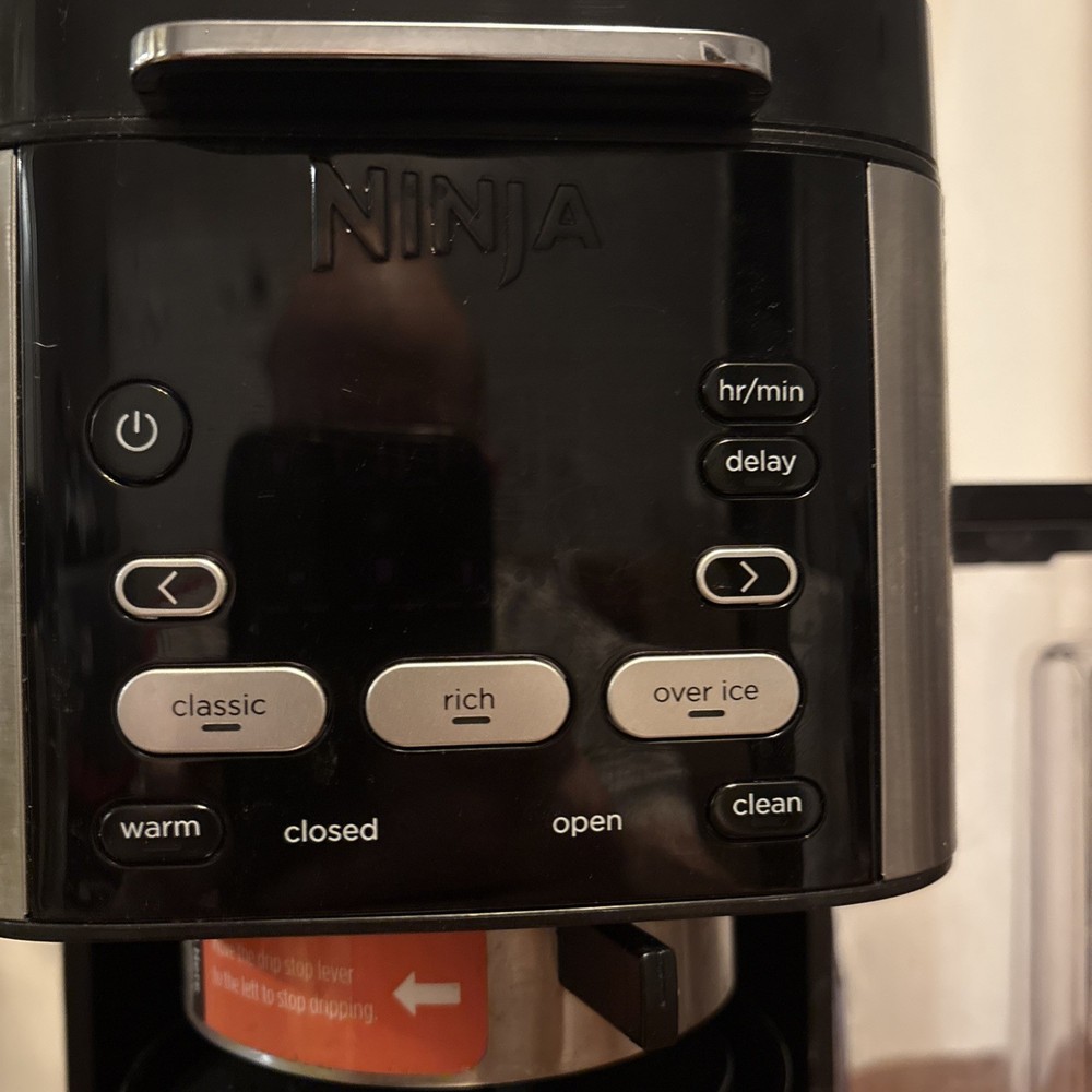 Excellent Condition. Ninja Drip Coffee Maker Brew Hot & Iced Coffee Machine. Yf
