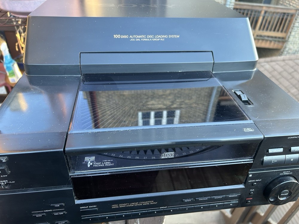Sony 100 Disc CD Player Automatic Loading System CDP-CX151 Works Good. No Remote