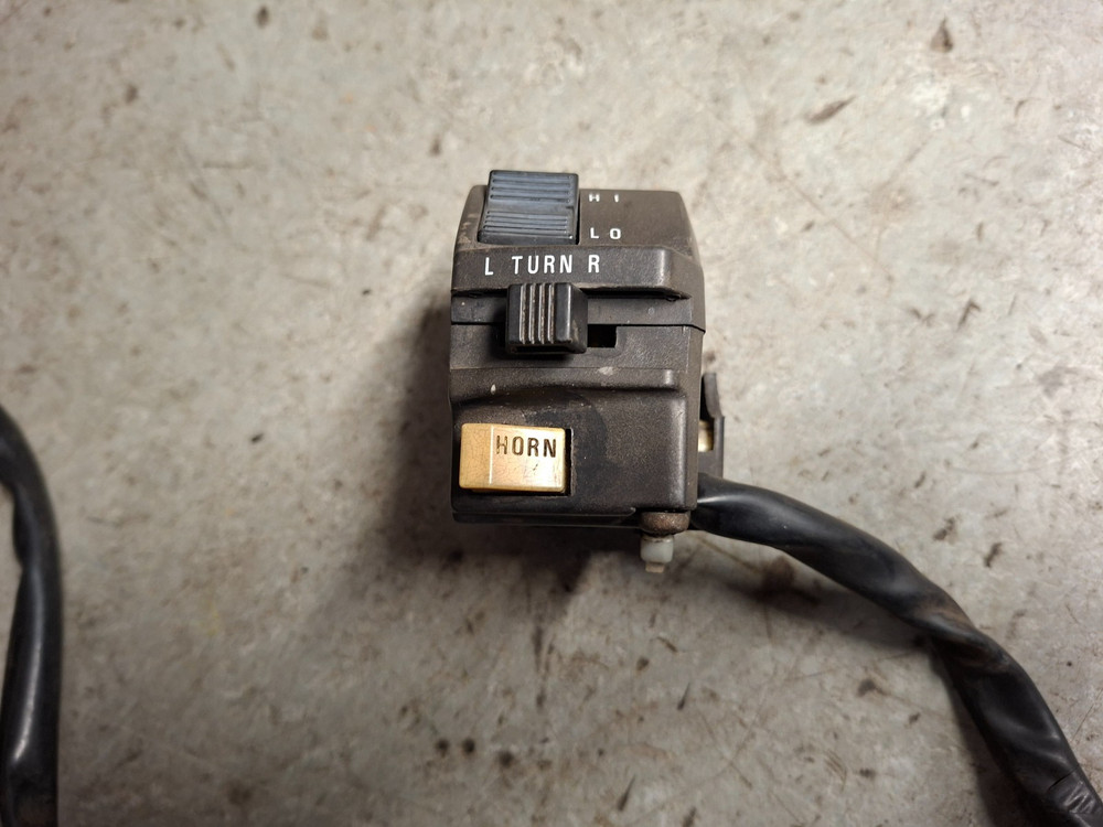 Suzuki GSX600F - Left Side Handlebar Switch Gear Buttons Controls