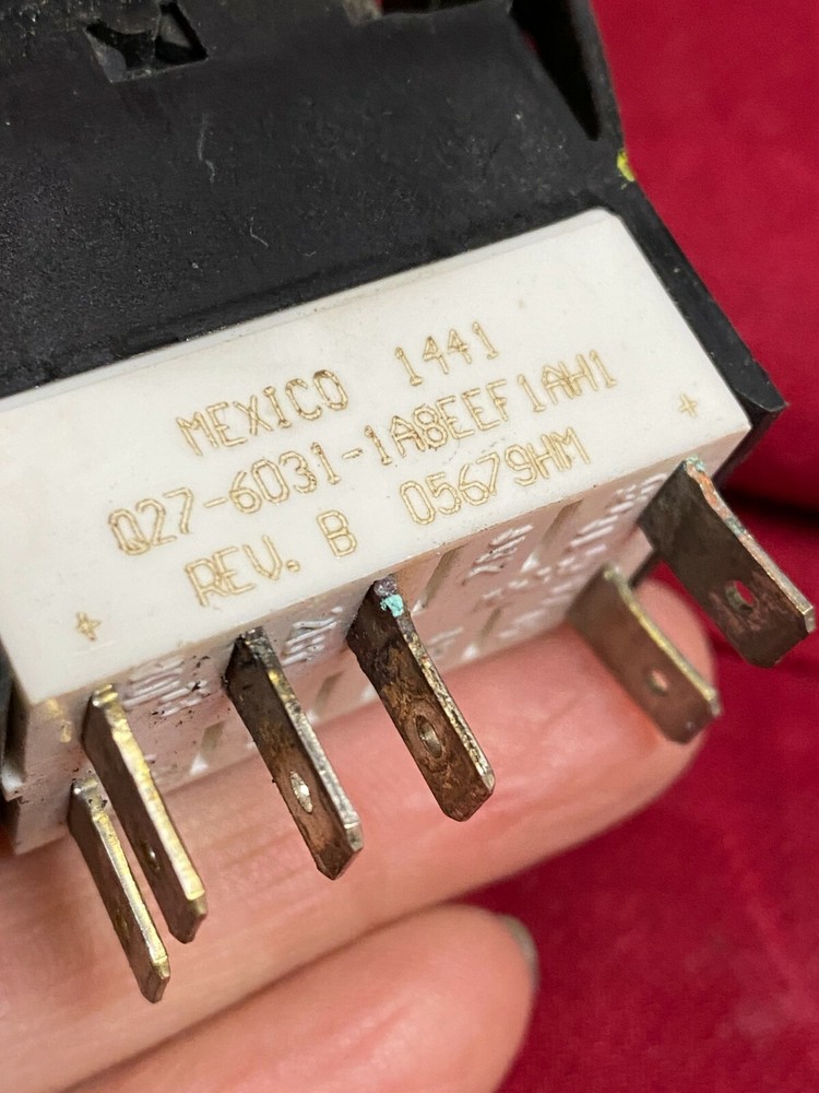 PETERBILT SWITCH, DASH, Q27-6031-1A8EEF1AH1 BACK HOOK UP LIGHT SWITCH