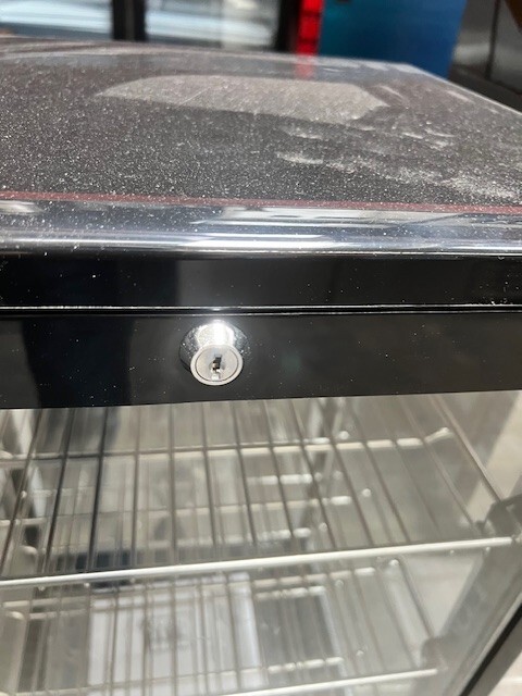 Atosa DSRC-28 – Countertop Refrigerated Display Case 17" WIDE BY 15" DEEP 39" H