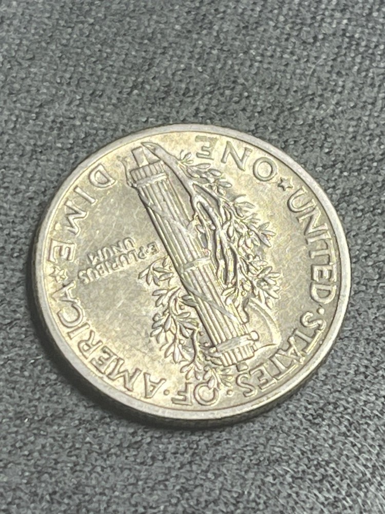 UNCIRCULATED 1943 MERCURY SILVER DIME (#276)