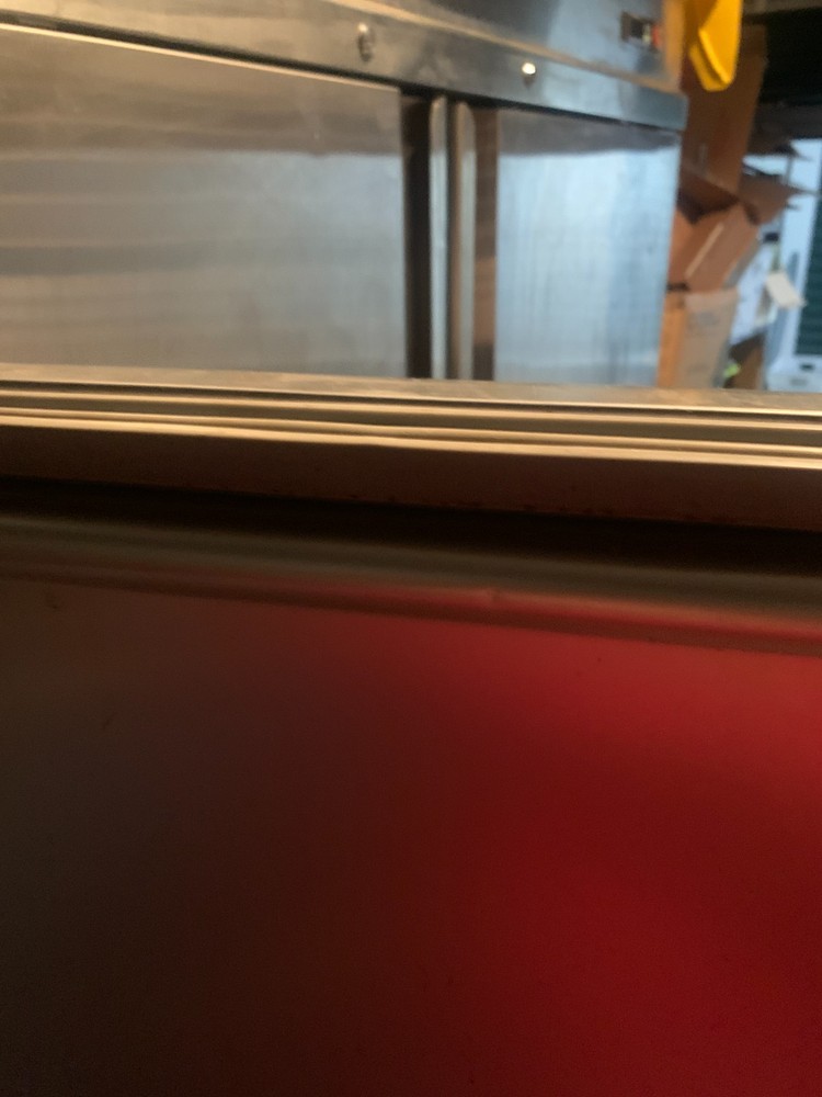 Traulsen G10010-032 30" 1-Section Solid-Door Reach-In Refrigerator