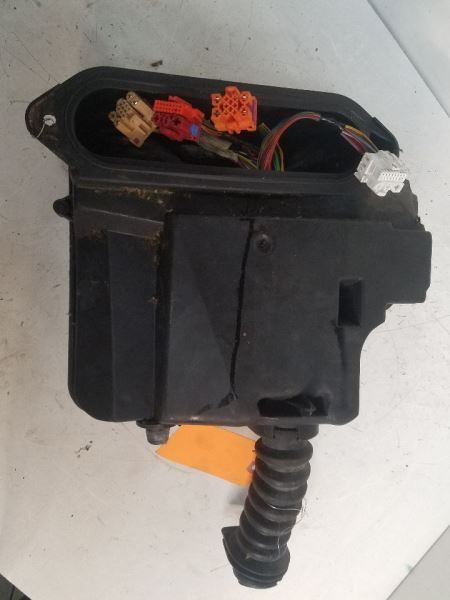 Used Fuse Box Engine fits: 2000 Volkswagen Passat engine compartment Grade A