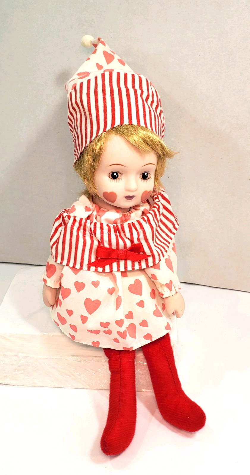 Vintage Wind-Up Musical Clown Doll Bisque Face Hands Plays MEMORY