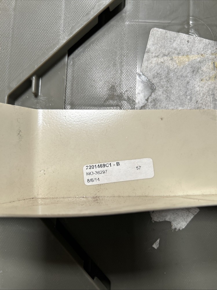 NEW International 2201469C1 BAR LIGHT*RH END