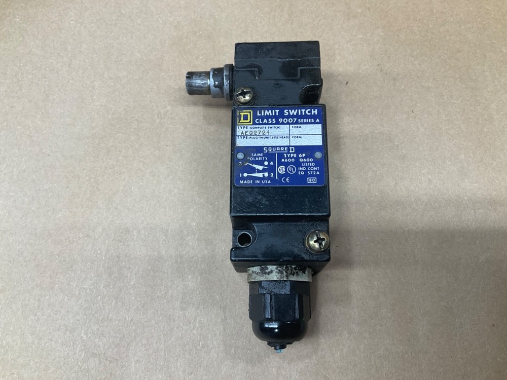 Square D AEQ2724 Limit Switch Class 9007 Series A #70E51