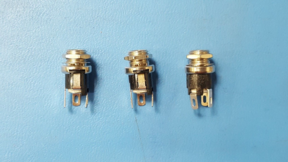 (3Pcs)Panel mount power outlet , 712A , Switch Craft , 2.5mm
