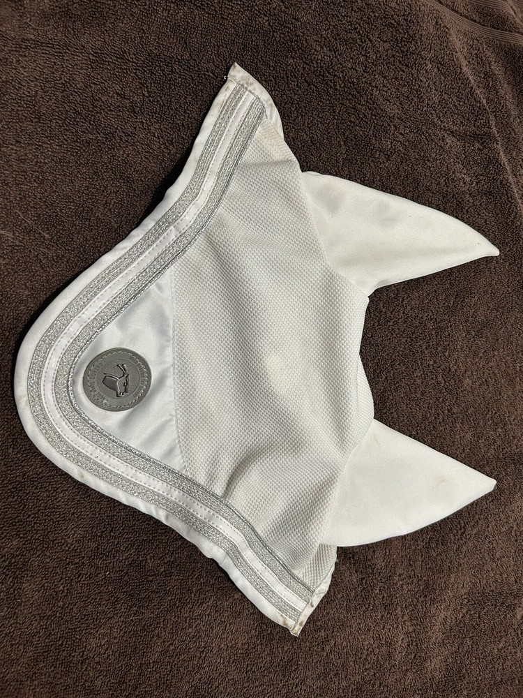 Catago Attitude Bonnet. White. Full