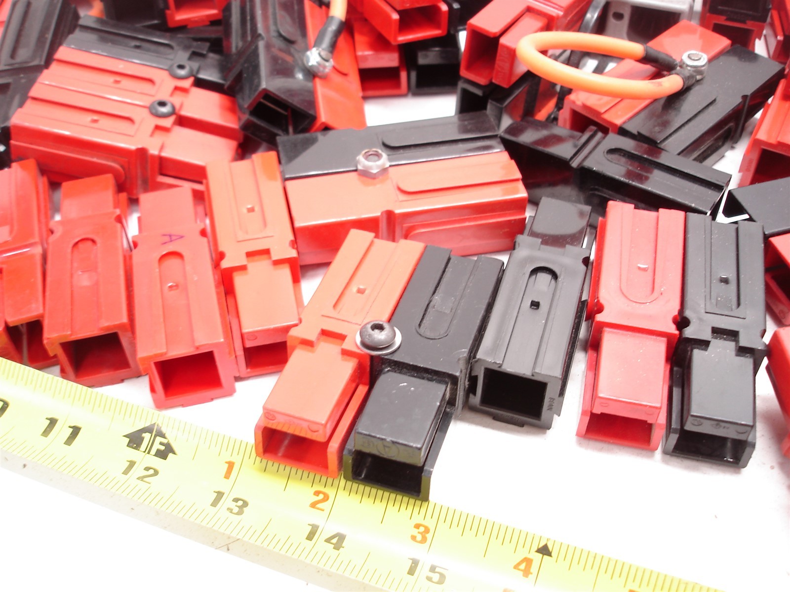 165 TOTAL NASCAR ASSORTED ANDERSON QUICK CONNECT BATTERY WIRE CONNECTOR HOUSINGS