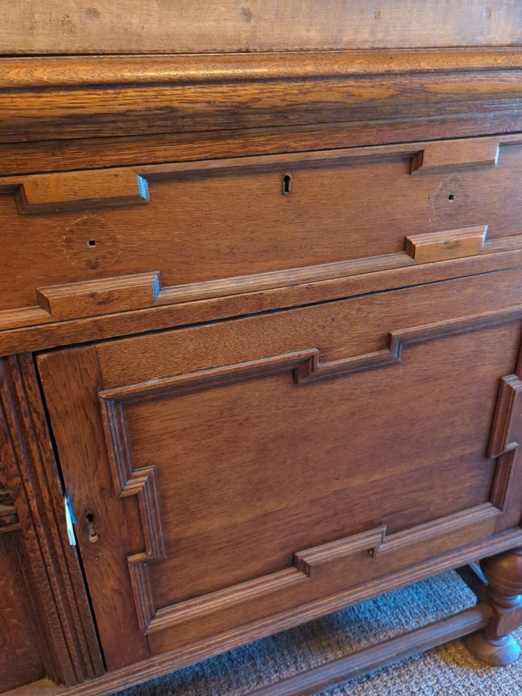 Sideboard Buffet Vintage With Mirror. Very Nice.