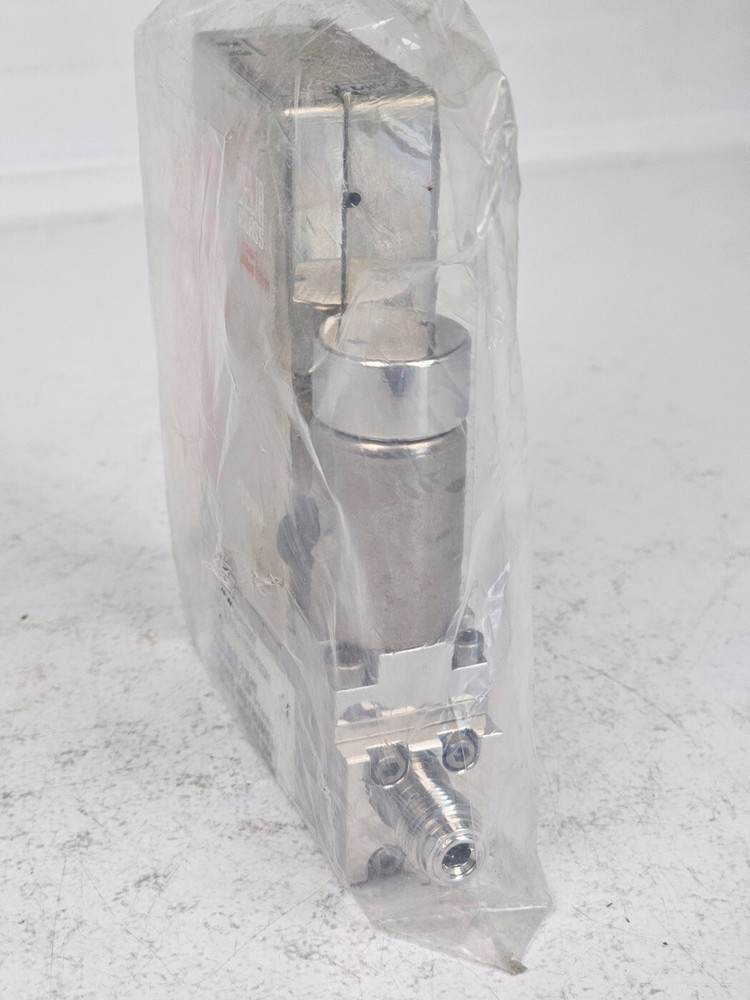 Brooks Instrument mass flow controller MFC SLA7950S1EGG1D2A1 H2 2 SLPM