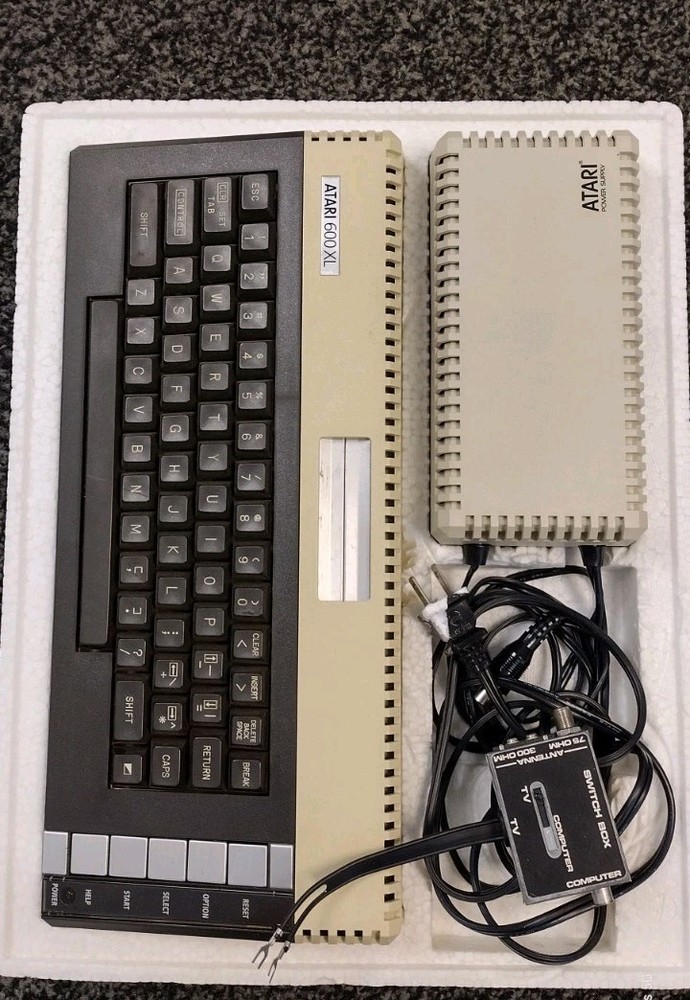 Atari 600XL VTG Home Computer Video Game Console Untested