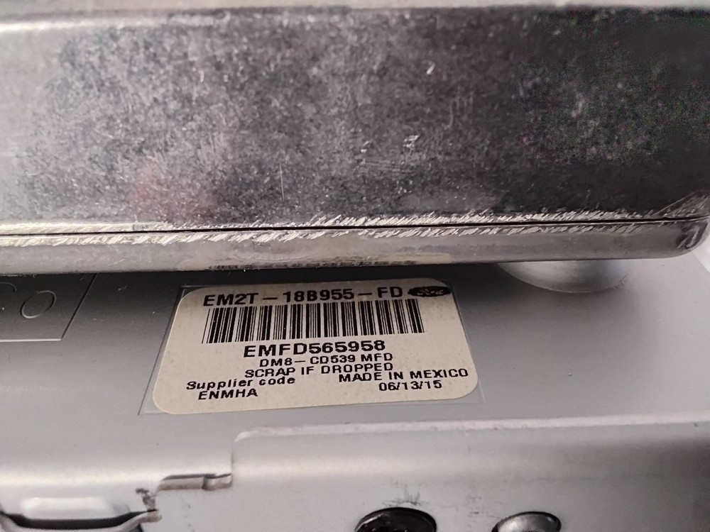 2015-2018 Ford Edge Front Center Dash Mounted 8.0" Display Touch Screen