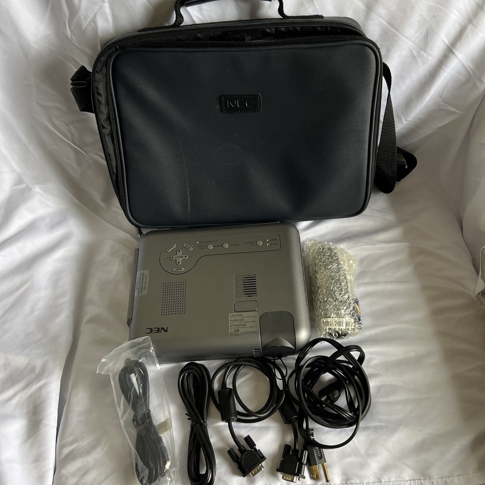 NEC LT150Z Projector w/ Remote & Carrying Case *Tested / Working*