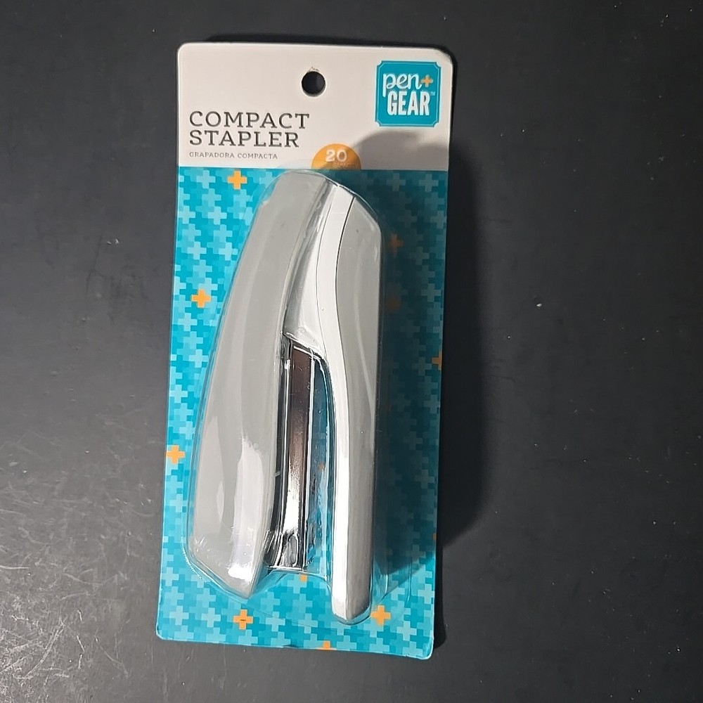 Pen+Gear Desk Stapler 20-Sheet Capacity Grey Compact Stapler