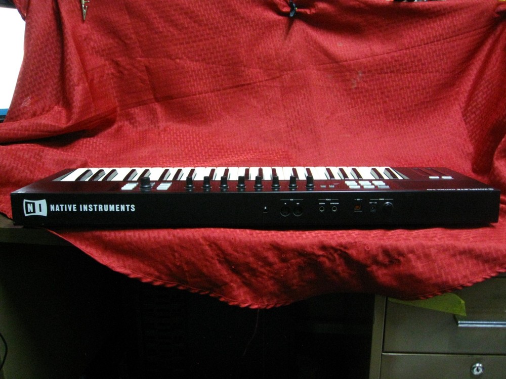 Native Instruments Komplete Kontrol S49 MK1 MIDI Keyboard Controller
