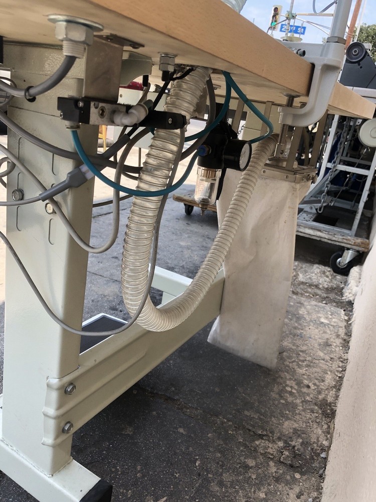 Flatlock Feed-off Arm Industrial Sewing Machine