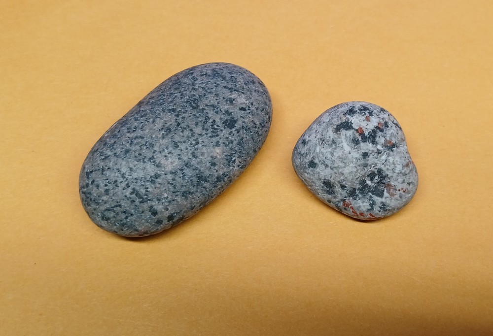 Fluorescent Sodalite ( Yooperlite ) - 0.9 oz Total. 2 Small Yooperlites