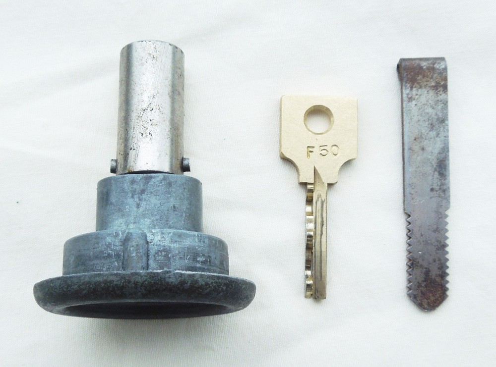 Complete Ford Gumball or Chicklet Vending Locking Bar with key