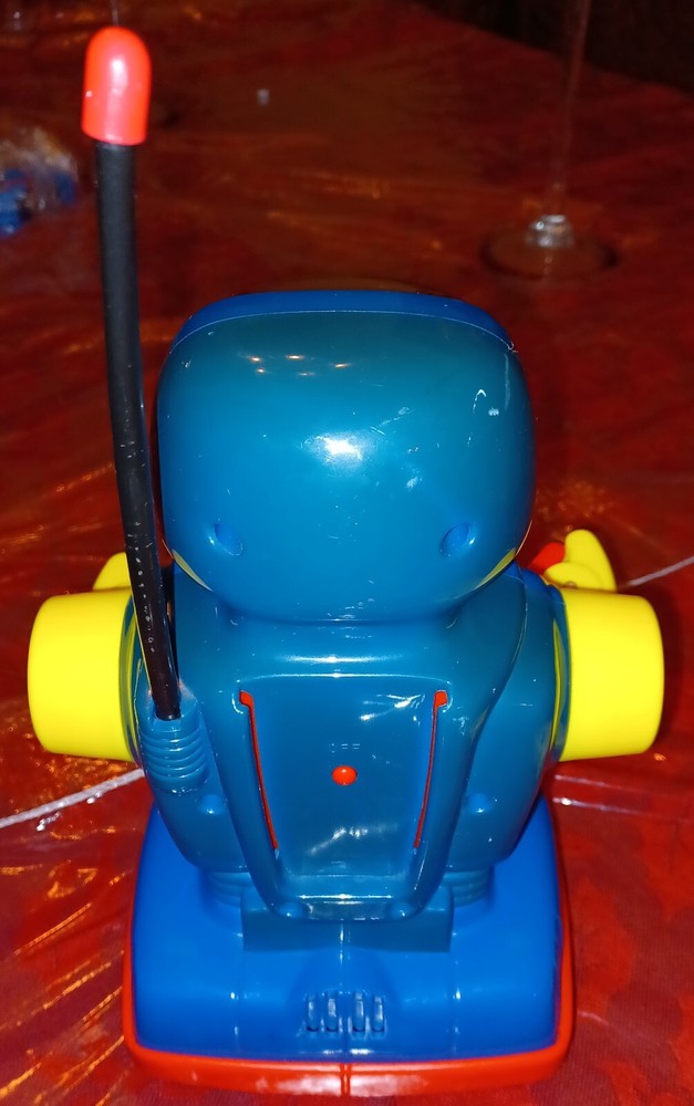 Vintage 1983 PLAYSKOOL remote control ROBOT/RC toy w/remote.