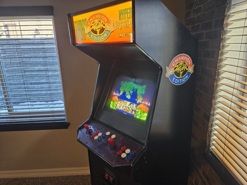 Streetfighter 2 Arcade Machine Rainbow Edition - Rare