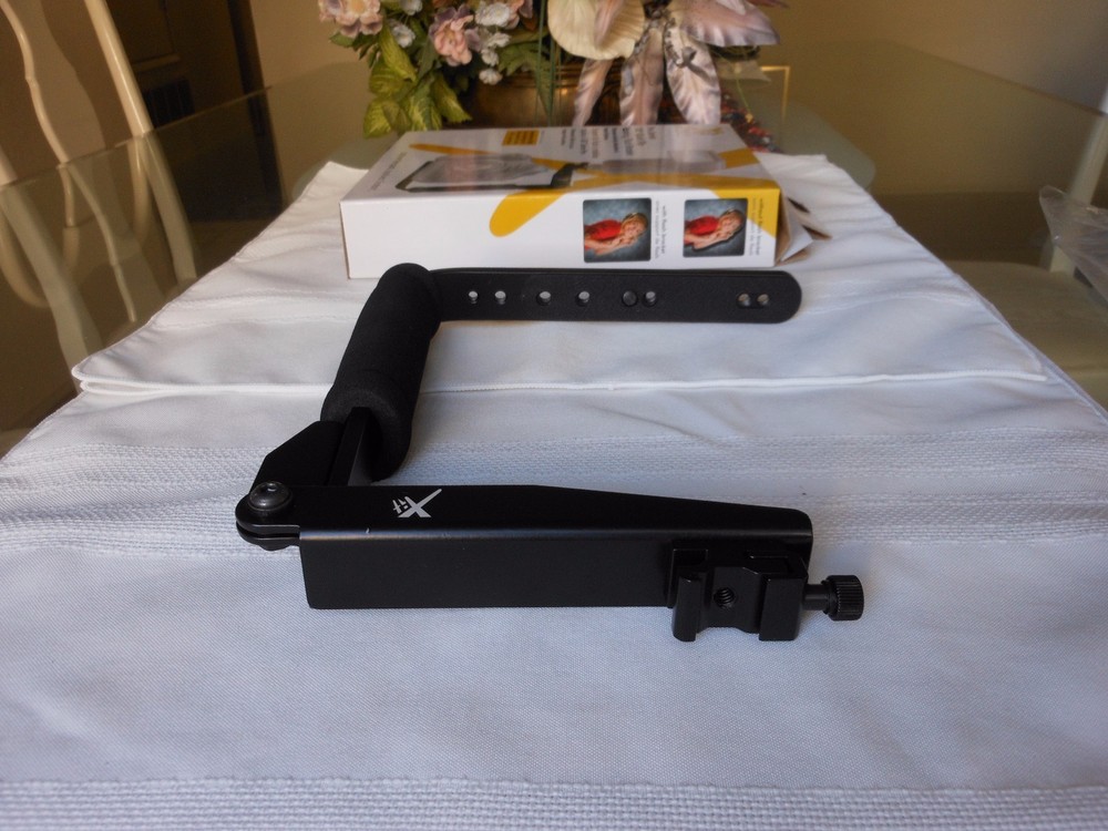PHOTO Pro Series 180 degrees Quick Flip Rotating Flash Bracket