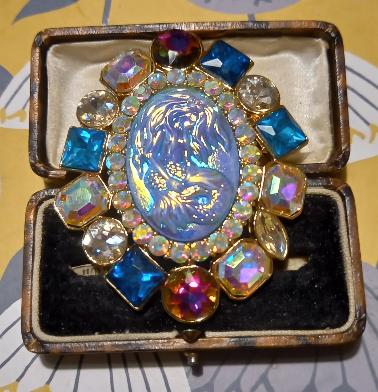 VINTAGE STYLE LARGE GOLDTONE OVAL MISTY IRRIDESCENT HOLOGRAPHIC MERMAID BROOCH