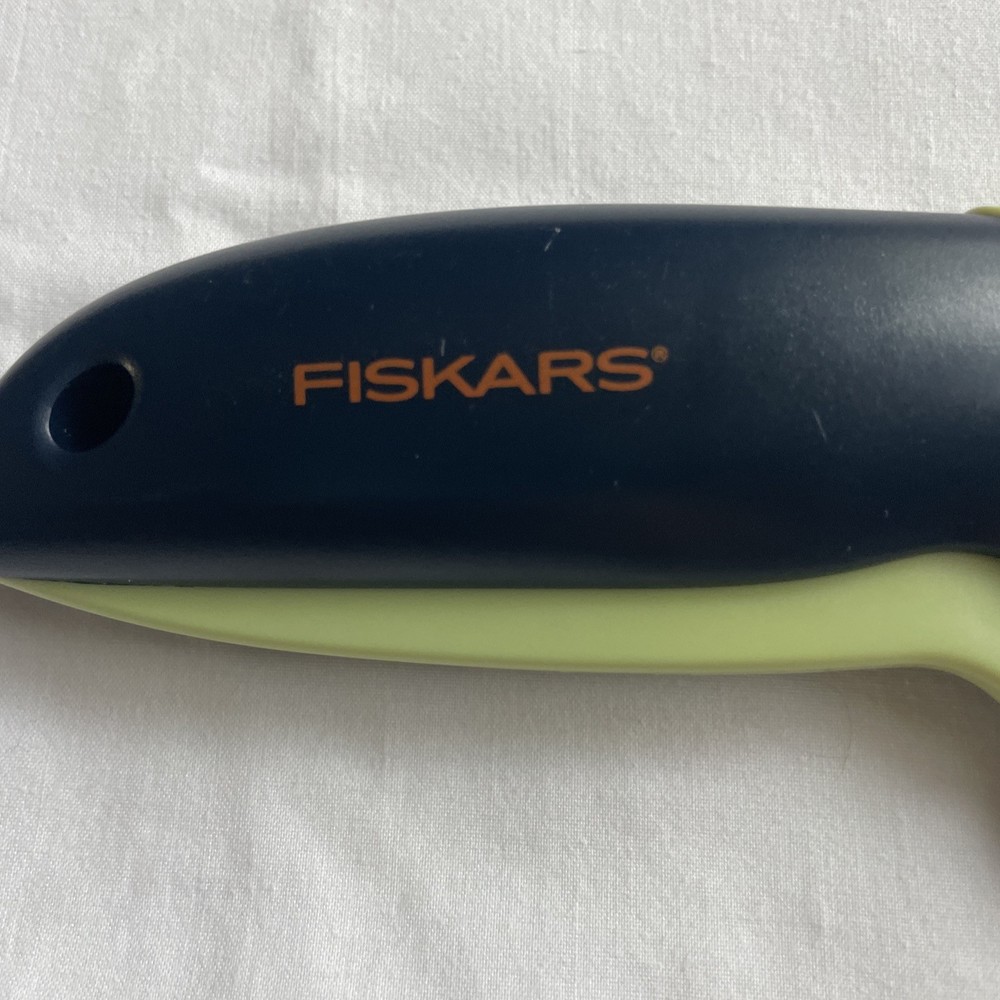 Fiskars Rotary Cutter With Pack Of Blades