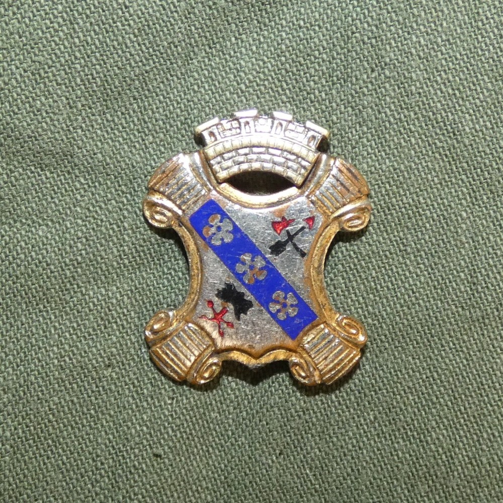 Original WW2 8th Infantry Regiment DUI Unit Crest (screw back)