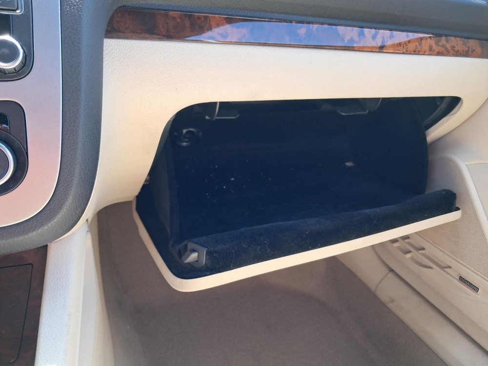 EOS 2012 Glove Box 4767230