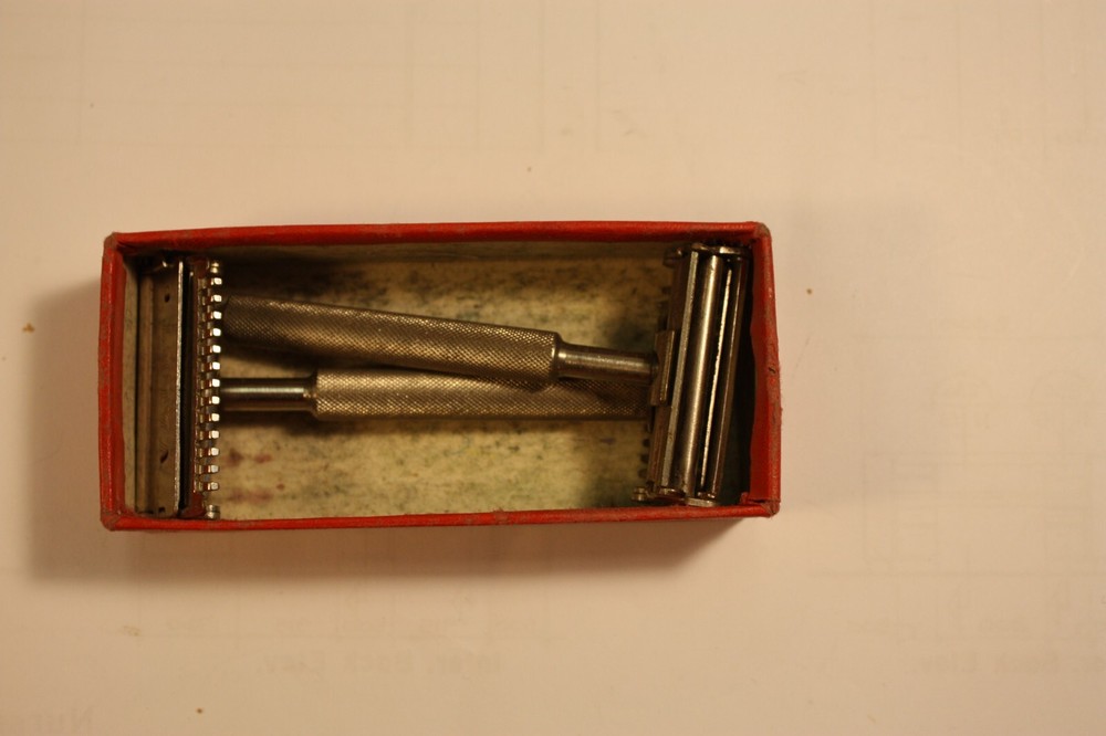 Collectible razor
