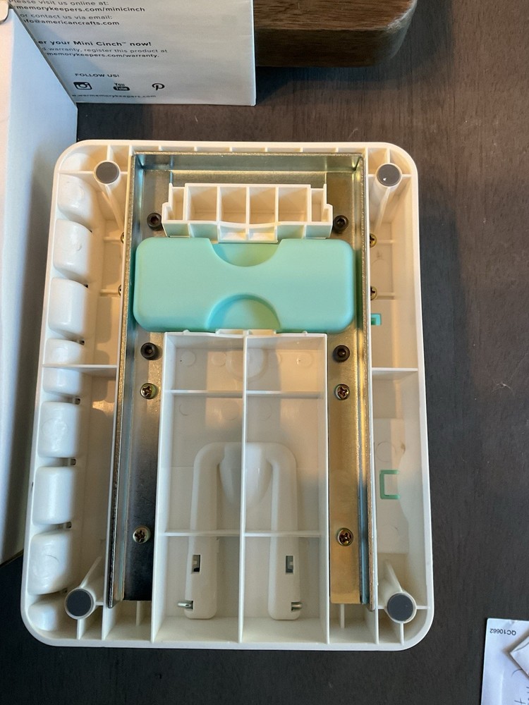 We R Memory Keepers Mini Cinch Book Binding Tool In Box EUC