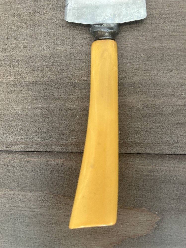Vintage Butterscotch Bakelite Handled Pie/Cake Server Stainless Serrated Edge