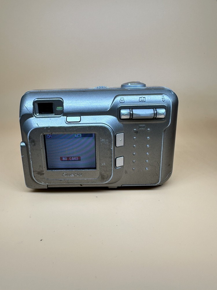 Fujifilm FinePix A405 2.0MP Compact Digital Camera Silver - Tested & Working