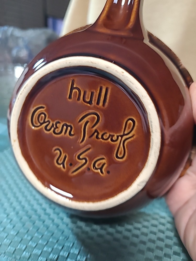 VINTAGE TWO hull Oven Proof U.S.A. (BIN TT)
