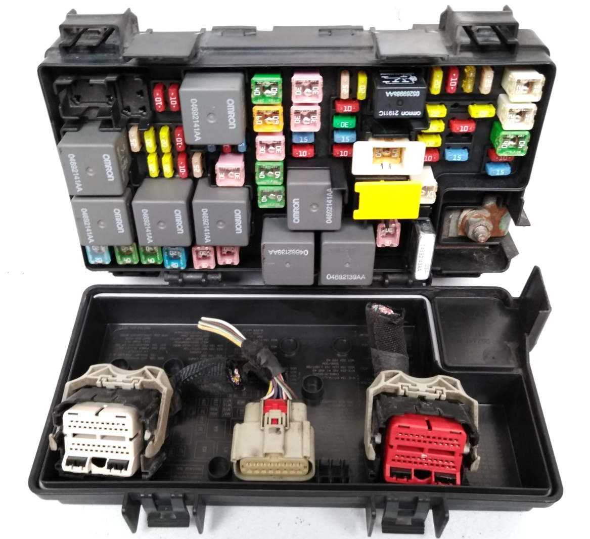 04692305AF Dodge 2010 Grand Caravan Fuse Box Journey T&C Routan TIPM Engine B2