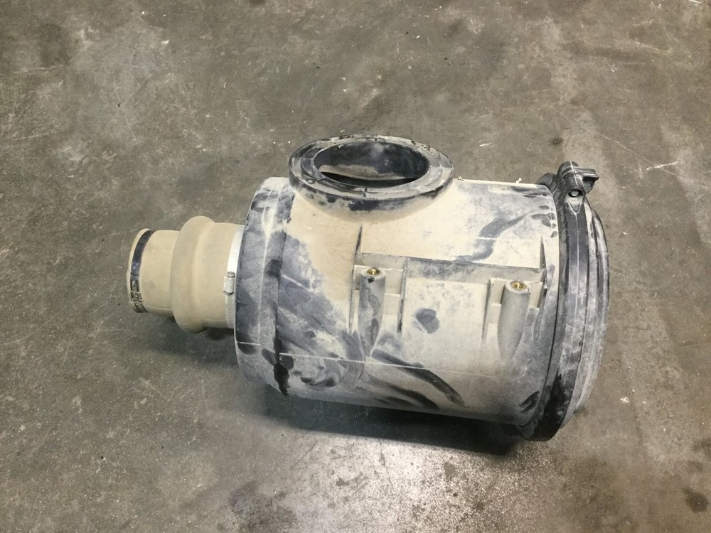 International 3800 Air Cleaner - Used