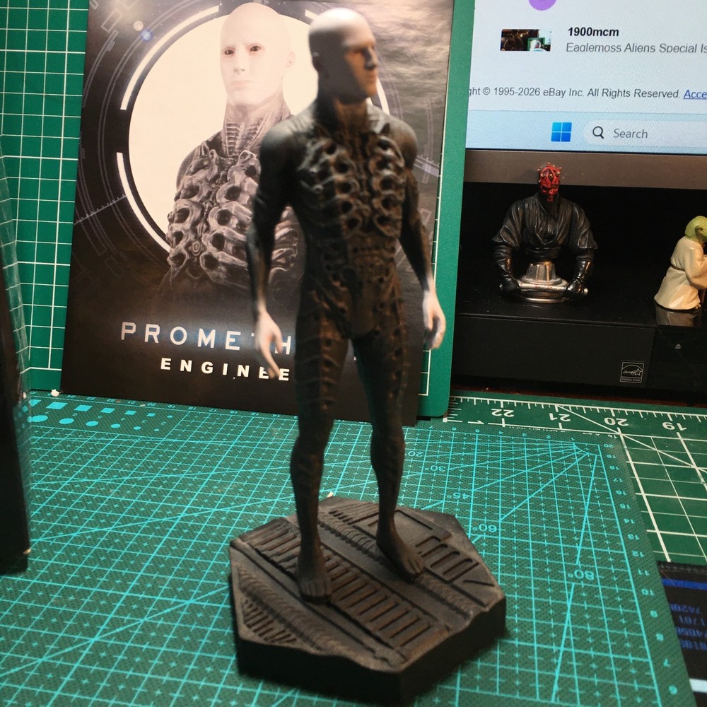 Eaglemoss aliens #14 "Engineer" in box with leaflet, in US