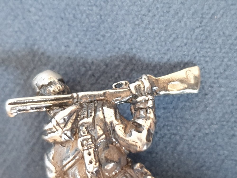 Hunter. Rifle. Game. Sterling silver 925. Height 45 мм.