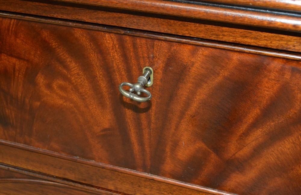 HENREDON MAHOGANY SIDEBOARD