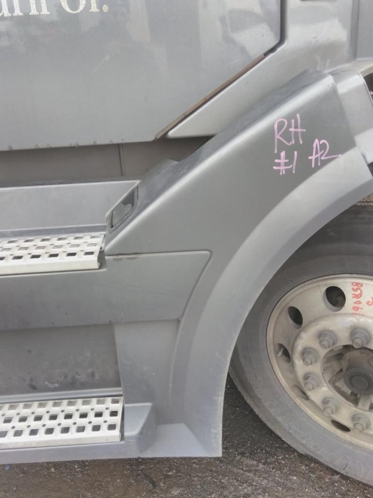 For 2014 VOLVO VNL SIDE FAIRING Right , OR