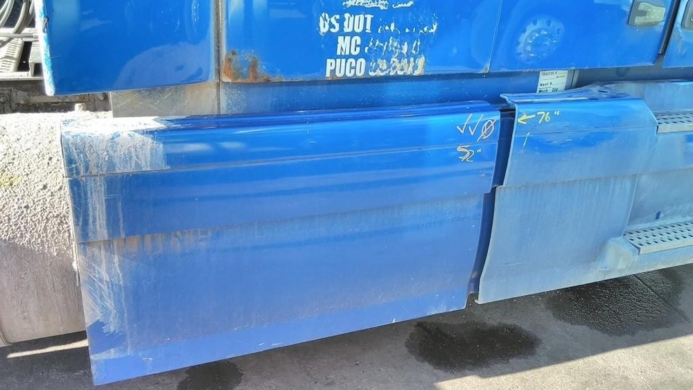 For 2008 VOLVO VNL SIDE FAIRING Right ,  OH